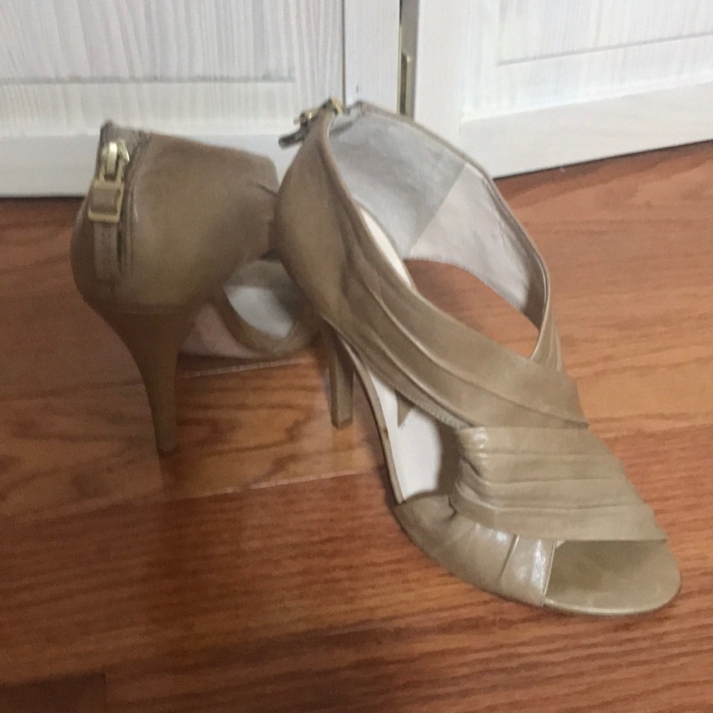 Ladies’ shoes